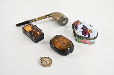 Lot 578 - Two Victorian snuff boxes including a...