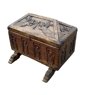 Lot 86 - A late 16th/early 17th century oak reliquary...