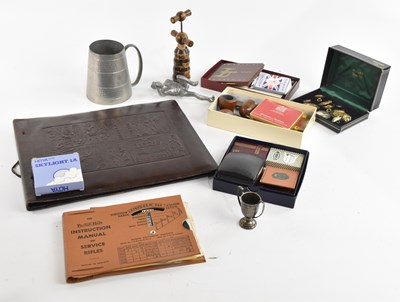 Lot 463 - An assortment of collectors' items including...