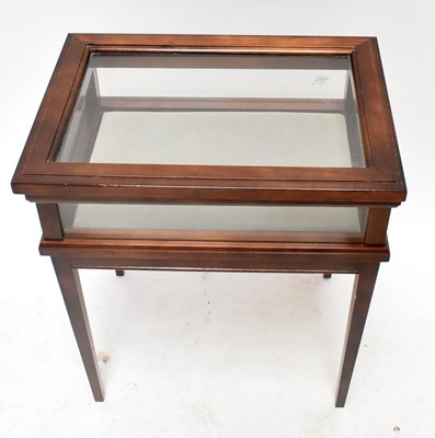 Lot 2811 - An Edwardian mahogany bijouterie table, on...