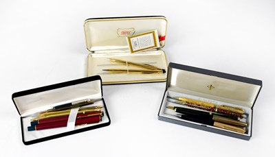 Lot 339 - A quantity of pens including a Cross two-pen...