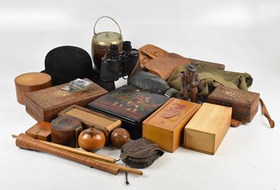 Lot 478 - A collection of treen boxes and collectors'...