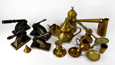 Lot 462 - A small mixed lot of metalware, to include...