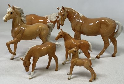 Lot 208 - BESWICK; a collection of Palamino horses and...