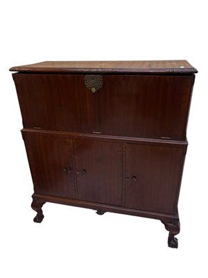 Lot 52 - A reproduction mahogany cocktail/drinks...