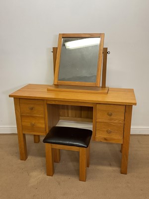 Lot 459 - A modern oak dressing table with four...