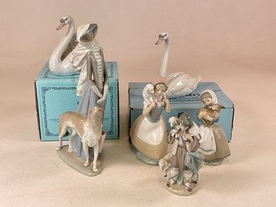 Lot 199 - LLADRO; a collection of  Lladro figures...