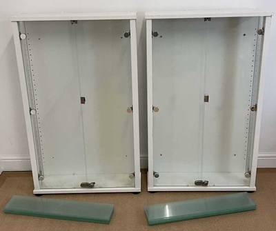 Lot 507 - A pair of lockable display cabinets, each with...