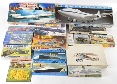 Lot 1166 - A collection of fourteen model kits comprising...