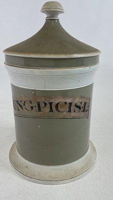 Lot 37 - A ceramic apothecary jar inscribed UNG.PICIS:L,...