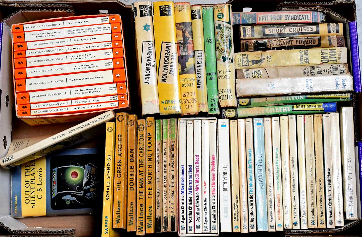 Lot 701 - A quantity of vintage crime books to include...