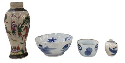 Lot 1011 - Three pieces of Chinese blue and white...