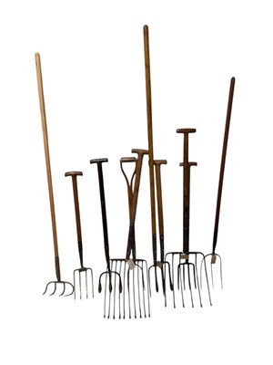 Lot 386 - A collection of vintage garden tools,...