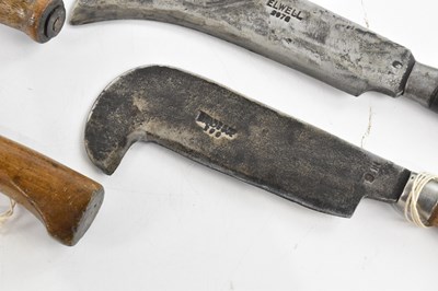 Lot 424 - A collection of vintage billhooks including...