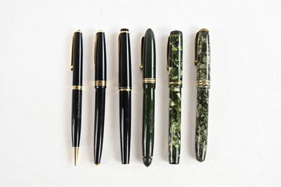 Lot 610 - CONWAY STEWART; an 286 fountain pen in marbled...