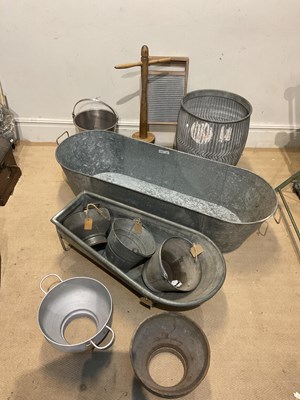 Lot 427 - A collection of vintage galvanised metalware...