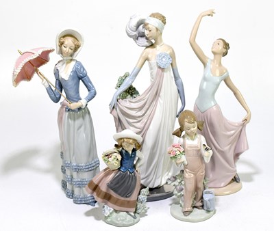 Lot 520 - LLADRO; four figures to include two large...