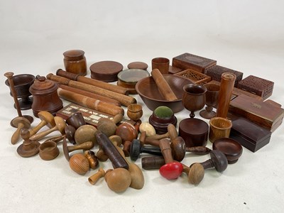 Lot 32 - A quantity of treen wares, including...