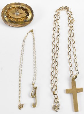 Lot 1439 - Three items of gold jewellery comprising a 9ct...