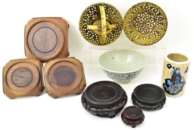 Lot 1060 - A quantity of various Oriental collectables...