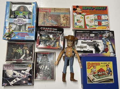 Lot 136 - A quantity of modern and vintage toys, to...