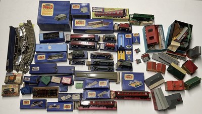 Lot 126 - HORNBY DUBLO: a large quantity of boxed and...