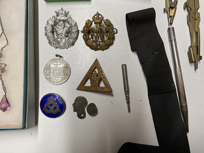 Lot 29 - A collectors' lot, to include military items,...