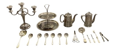 Lot 1084 - A small quantity of silver plated items...