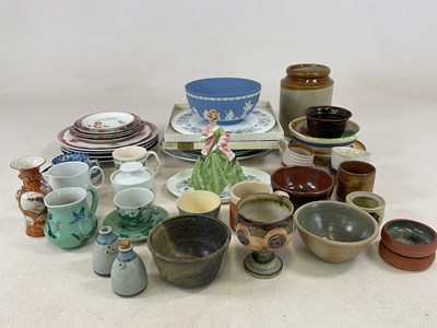 Lot 309 - A quantity of ceramics, including Wedgwood,...