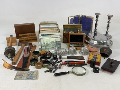 Lot 30 - A group of collectors' items including a pair...