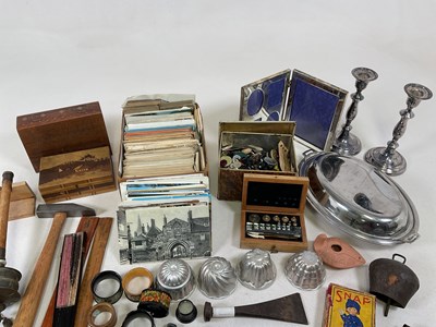 Lot 30 - A group of collectors' items including a pair...