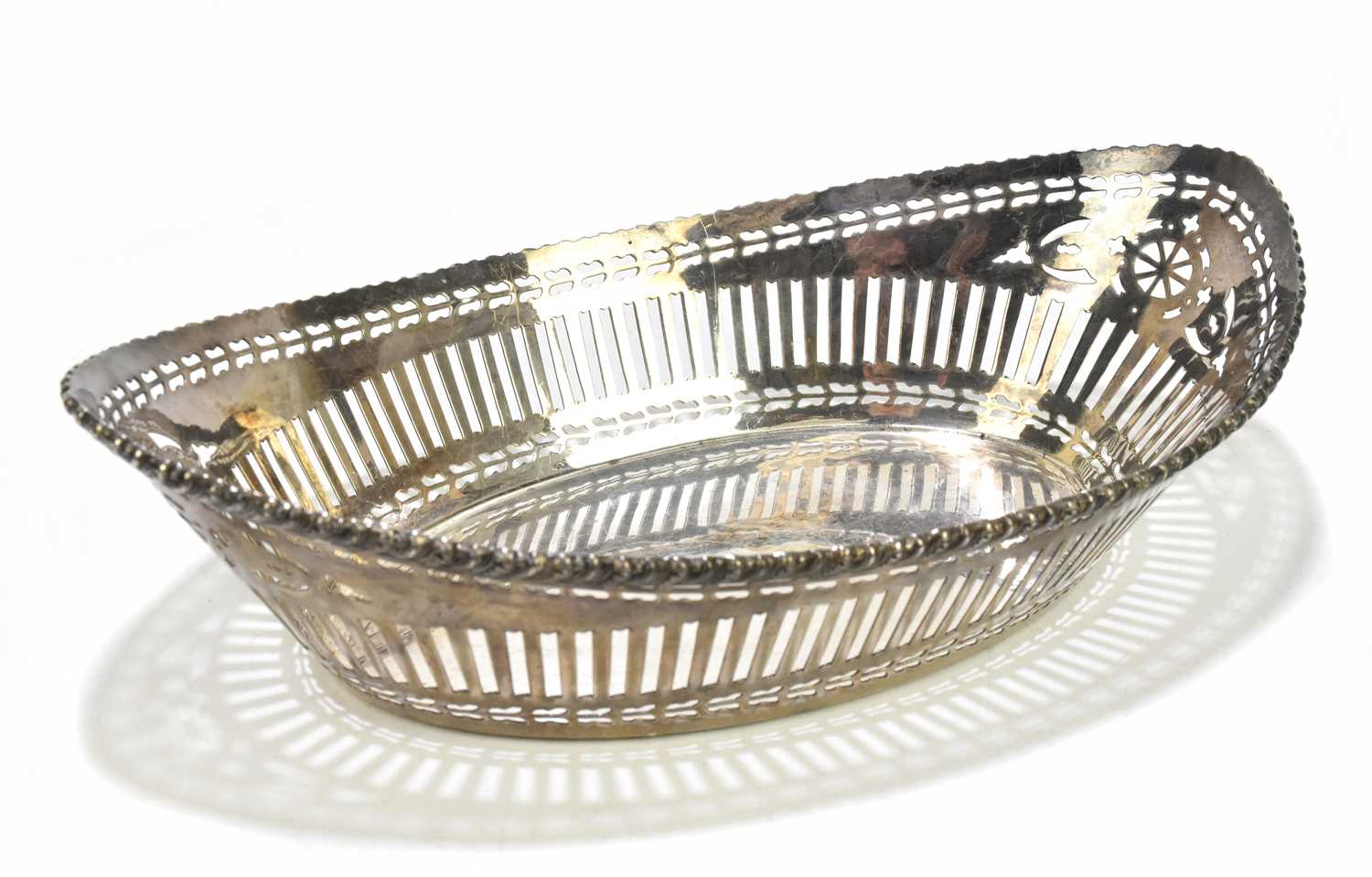 Lot 2121 - BARKER BROS; a George V hallmarked silver...