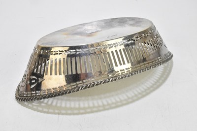 Lot 2121 - BARKER BROS; a George V hallmarked silver...