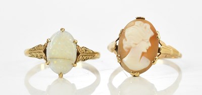 Lot 194 - A 9ct yellow gold and opal ring (opal cracked),...