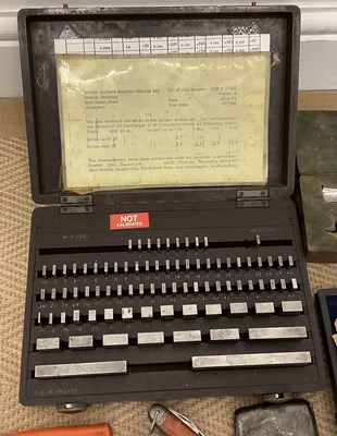 Lot 22 - A quantity of gauges and engineering equipment,...