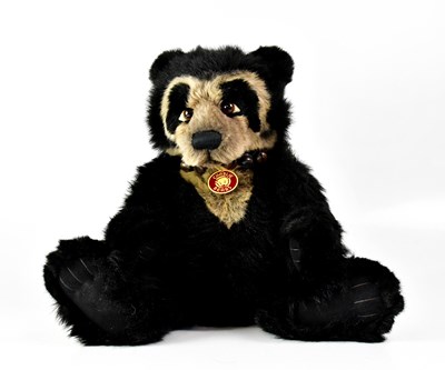 Lot 398 - CHARLIE BEARS; a bear CB104654 'Shades',...