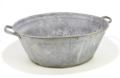 Lot 2705 - A vintage galvanized wash tub with twin...