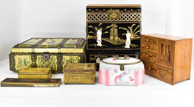 Lot 147 - Various boxes and jewellery boxes to include a...