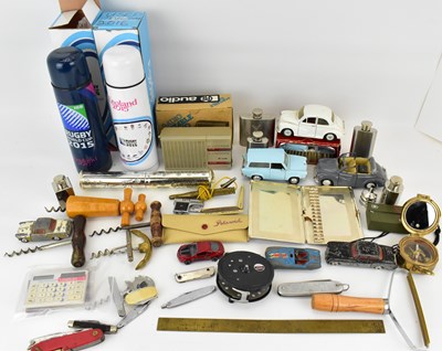 Lot 176 - Various collectibles to include diecast cars,...