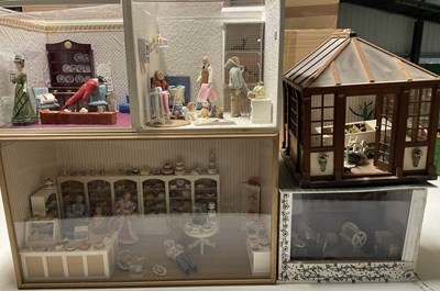 Lot 134 - A quantity of doll's house dioramas, to...