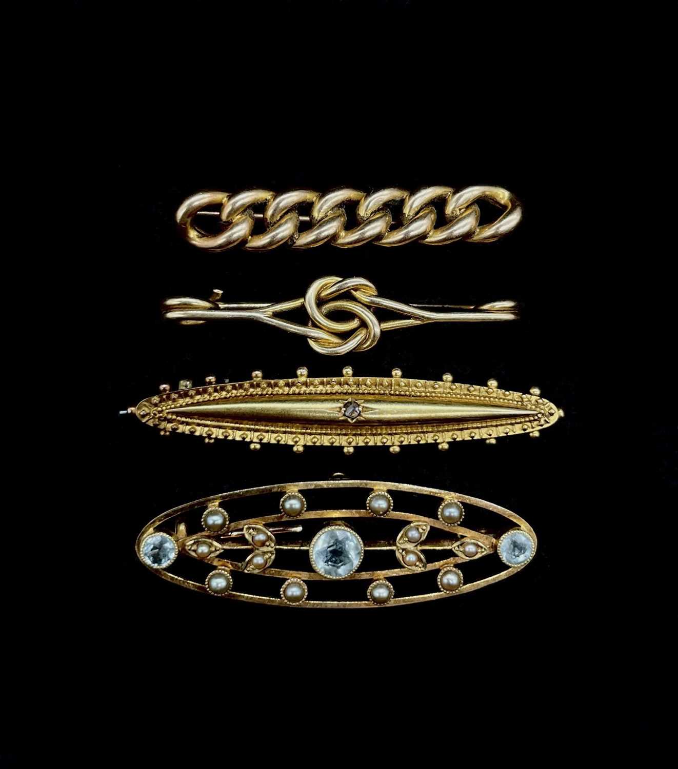 Lot 1243 - A late Victorian 15ct gold and diamond chip...