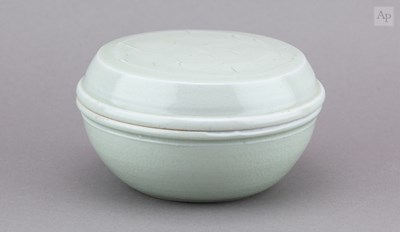 Lot 408 - MIKE DODD (born 1943); a porcelain box and...