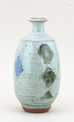 Lot 714 - WILLIAM PLUMPTRE (born 1959); a stoneware...