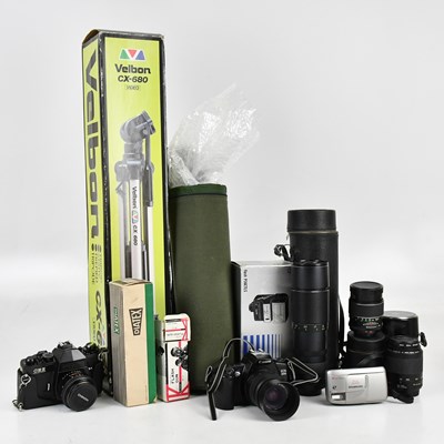 Lot 2483 - A collection of vintage cameras and equipment...