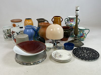 Lot 319 - A quantity of ceramics, to include Portmeirion,...