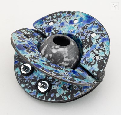 Lot 206 - ERIC MOSS (born 1959); a small raku...