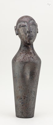 Lot 643 - SUE HANNA (born 1963); a burnished raku head...