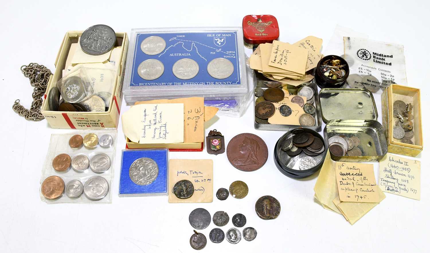 Lot 1924 - A small collection of Roman coins, to