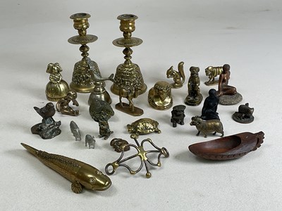 Lot 25 - A group of small interesting pieces of...