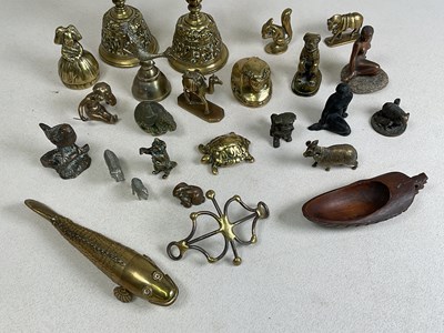 Lot 25 - A group of small interesting pieces of...
